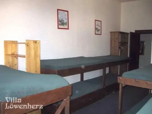 Een slaapzaal bij Villa Löwenherz Een slaapzaal bij Villa Löwenherz