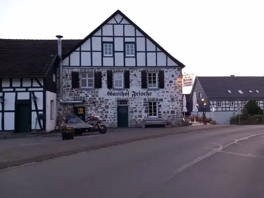 Gasthof Feische in de avond Gasthof Feische in de avond