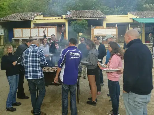 De BBQ bij Camping Rendezvous Moto