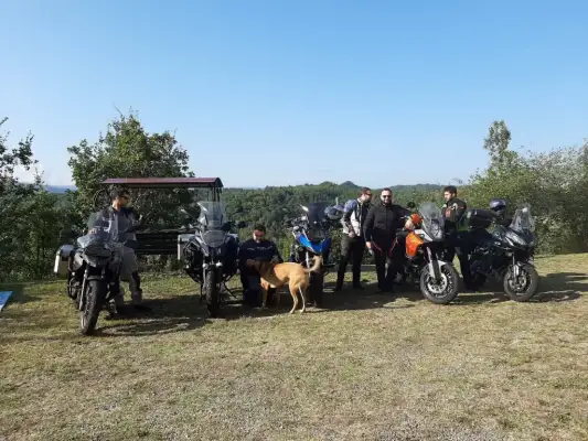 Klaar om in te gaan motorrijden vanuit Moto Pareto B&B in Italië Klaar om in te gaan motorrijden vanuit Moto Pareto B&B in Italië