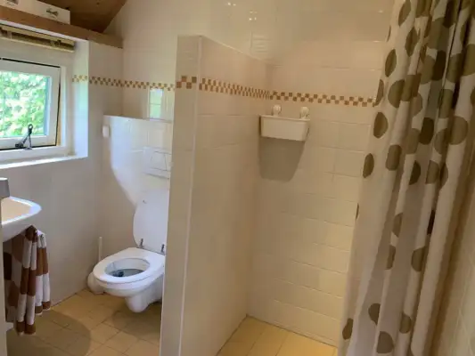 Badkamer met douche