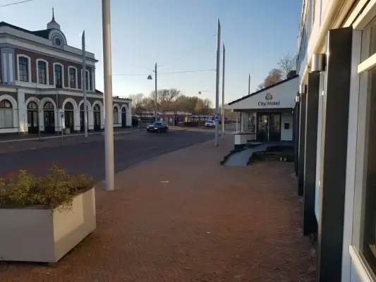 De ingang van het hotel De ingang van het hotel
