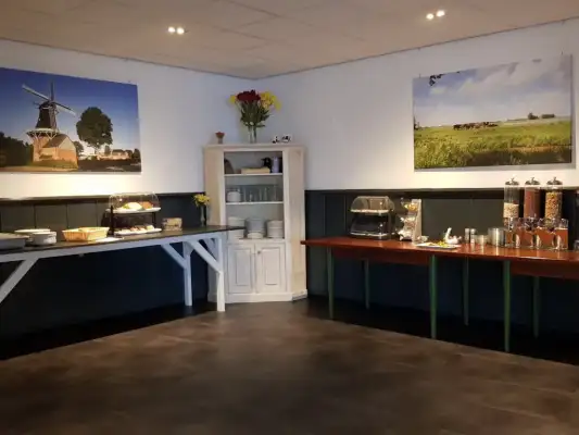 Het ontbijtbuffet bij City Hotel Winschoten Het ontbijtbuffet bij City Hotel Winschoten