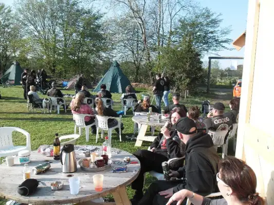 Gezellig wat drinken na een dag motorrijden