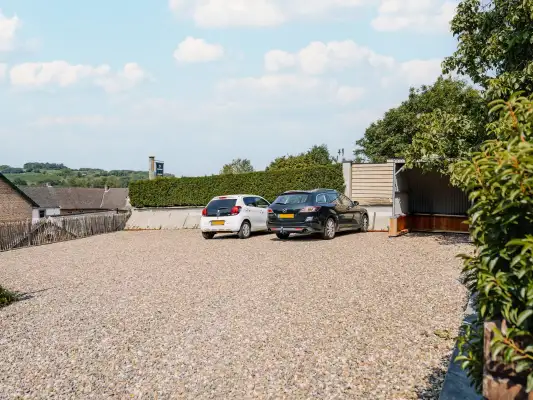 Ruimte genoeg op de parkeerplaats bij Molengats appartementen Ruimte genoeg op de parkeerplaats bij Molengats appartementen