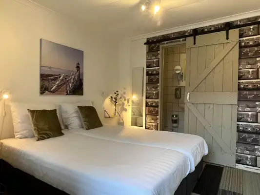 Een kamer met sanitair bij Carré Hotel Zuid-Limburg Een kamer met sanitair bij Carré Hotel Zuid-Limburg