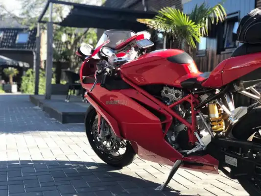 Een Ducati motor bij Hostellerie Horst Een Ducati motor bij Hostellerie Horst