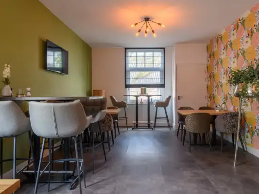 Plek genoeg binnen om te zitten Plek genoeg binnen om te zitten