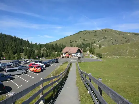Uitzicht vanaf de Villacher Alpen Straße Uitzicht vanaf de Villacher Alpen Straße