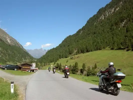 Klaar om te gaan motorrijden in Tirol Klaar om te gaan motorrijden in Tirol
