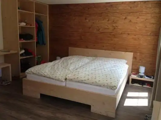 Een hotel kamer bij Alpin Center Sustenpass