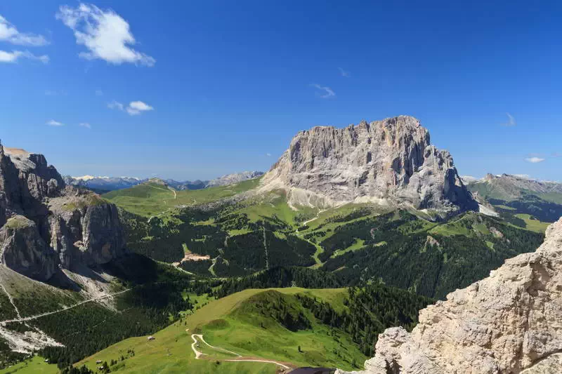 Omgeving motorrijden in de Dolomieten in Italië